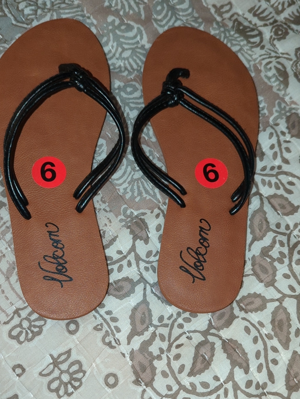 Volcom Women's Tan Footbed Black Strap Flip Flop Sandals